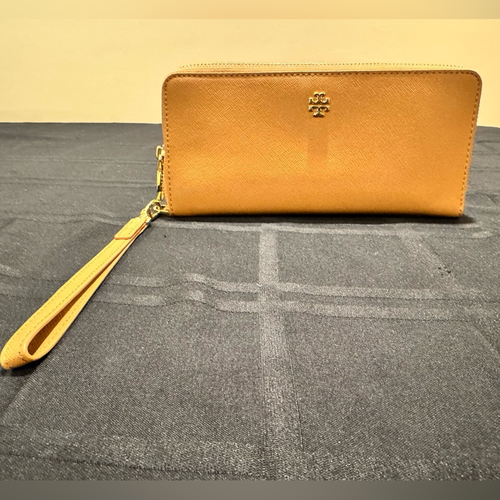 Tory Burch Emerson Wristlet Zip Wallet